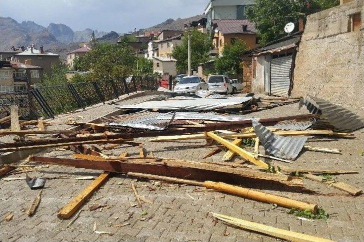 Gümüşhane’de Rüzgar Çatıları Uçurdu G4