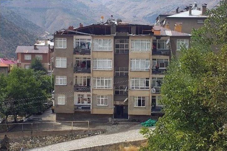 Gümüşhane’de Rüzgar Çatıları Uçurdu G5