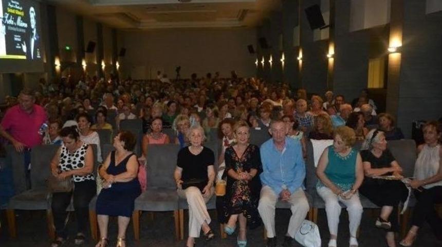 ’izmir’in Hanımları’ Zeki Müren İçin Söyledi