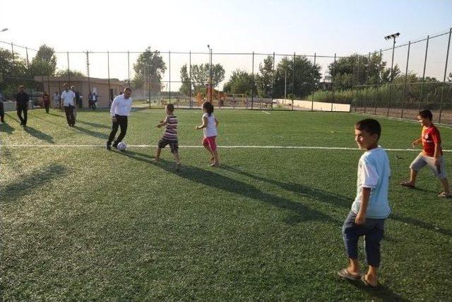 Başkan Çelikcan, Çocuklarla Futbol Oynadı