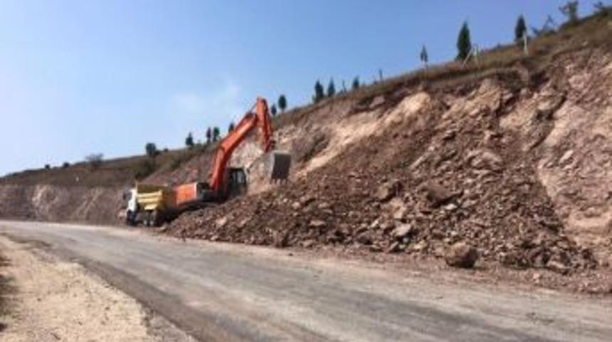 K&ouml;rfez Belediyesi Yol &Ccedil;alışmalarını S&uuml;rd&uuml;r&uuml;yor