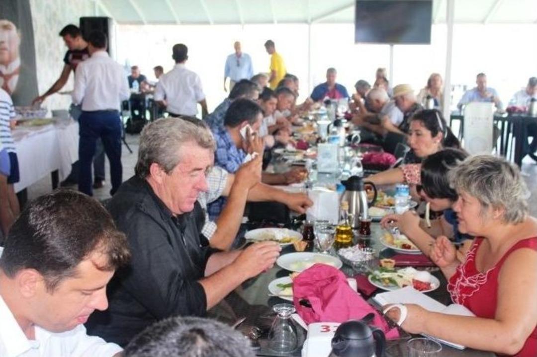 Ayvalık Kent Konseyi Ve Muhtarlar Belediye Başkanı Gen&ccedil;er İle Buluştu