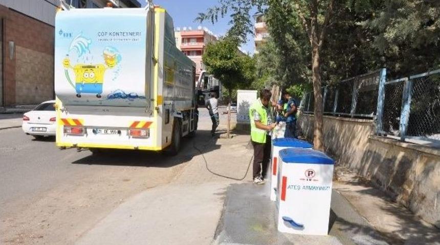 &Ccedil;&ouml;p Konteynırları Dezenfekte Ediliyor