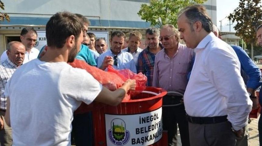 İneg&ouml;l Belediyesi&rsquo;nden K&ouml;ylere Ceviz Soyma Makinesi