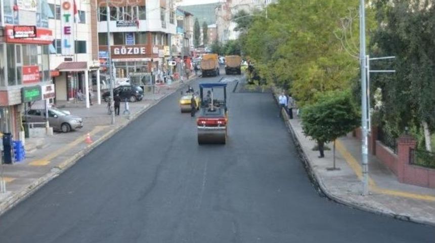 Ardahan Belediyesi Sıcak Asfalt &Ccedil;alışmasına Başladı