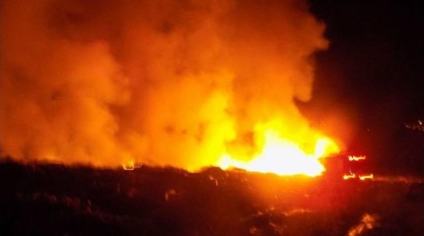 &Ccedil;&ouml;p Yangını Saatler Sonra Kontrol Altına Alındı