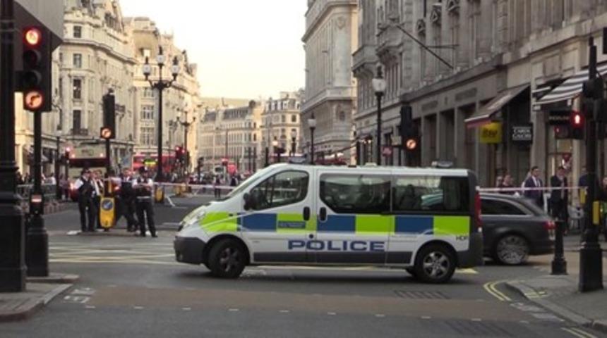 BBC binası &ouml;n&uuml;nde bomba alarmı