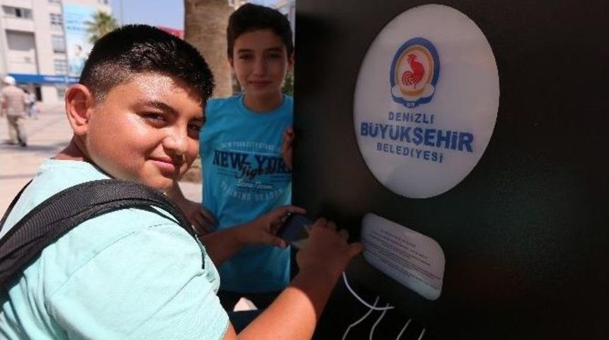 &Uuml;cretsiz İnternet Ve Cep Telefonu Şarj İstasyonları Kuruldu