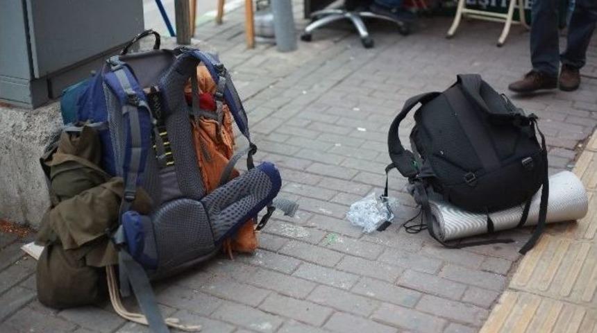 (&ouml;zel Haber) Otostopla D&uuml;nyayı Geziyorlar