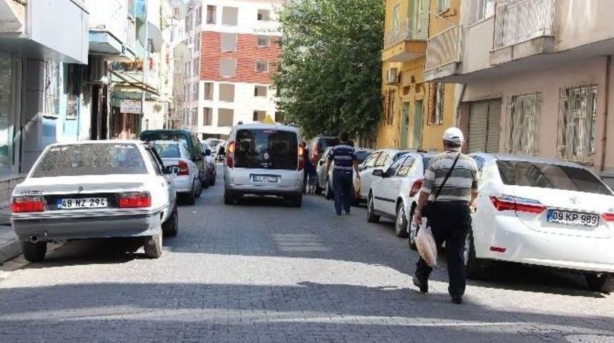 Hatalı Parklar Yayalara Zor Anlar Yaşatıyor