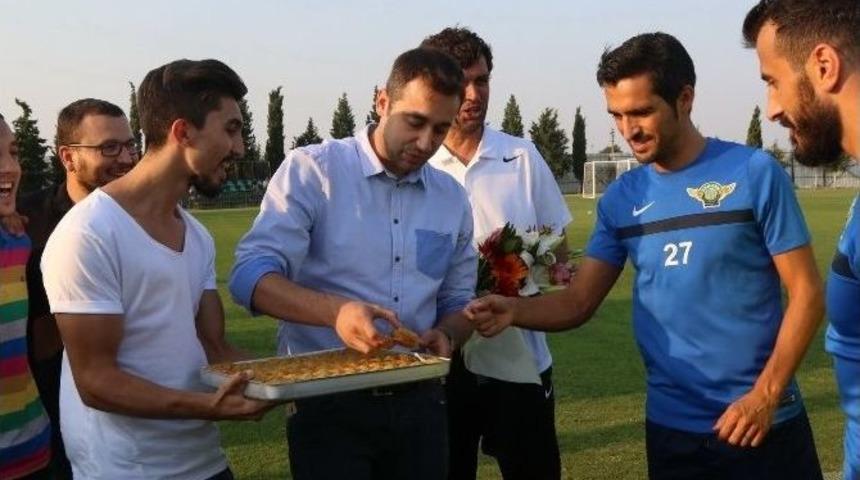 Ak Partili Gen&ccedil;ler&rsquo;den Akhisar Belediyespor&rsquo;a Ziyaret