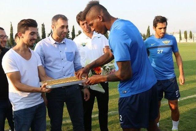 Ak Partili Gençler’den Akhisar Belediyespor’a Ziyaret