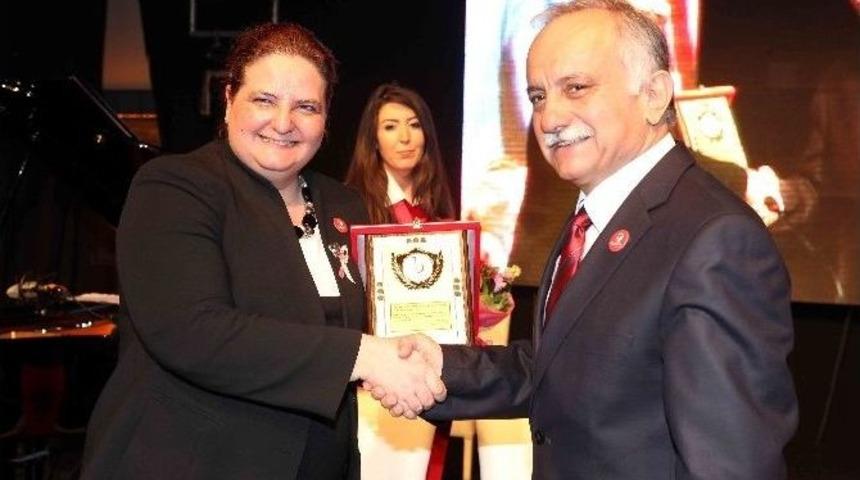 Bayraklı Standı &ldquo;&uuml;nl&uuml;leri&rdquo; Ağırlayacak