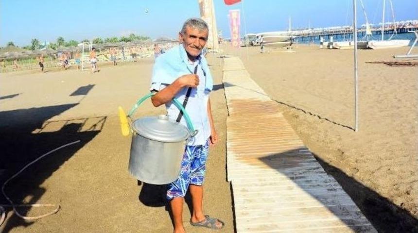 40 Derece Sıcakta Mısır Satarak 5 &Ccedil;ocuğunu Okuttu