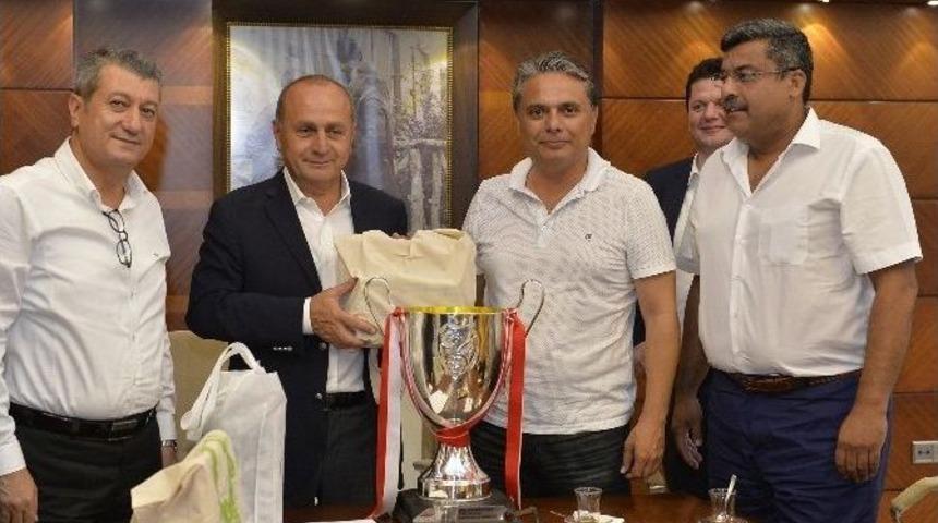Başkan Uysal, Kadık&ouml;y Belediyesi&rsquo;ni Ziyaret Etti