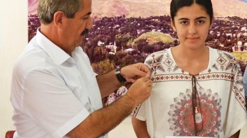 Annesinin Desteğiyle Galatasaray Lisesi&rsquo;ni Kazandı