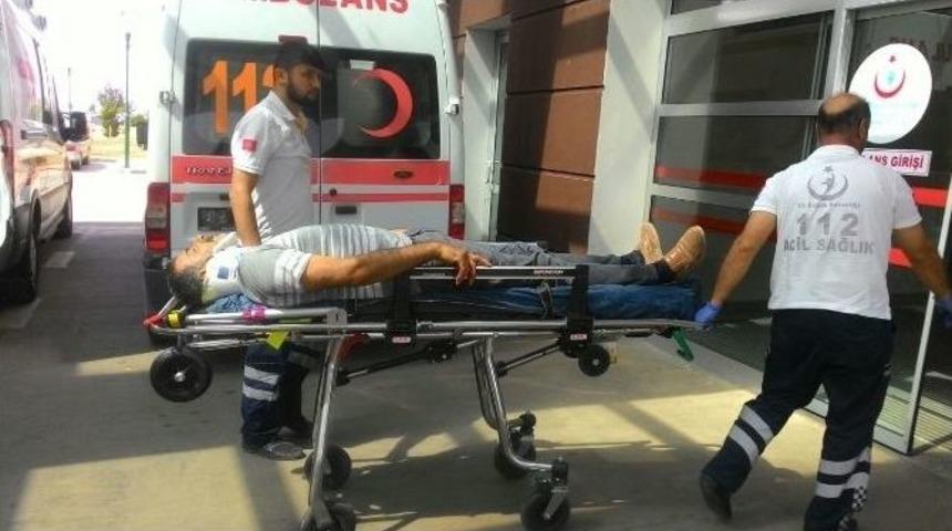 Otomobil Yoldan &Ccedil;ıktı: 2 Yaralı