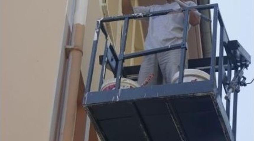 Mezitli Belediyesi Okulların Tadilatını Yapıyor