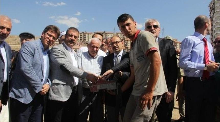Ekrem Ve Naile Seyhan Camii&rsquo;nin Temeli Atıldı