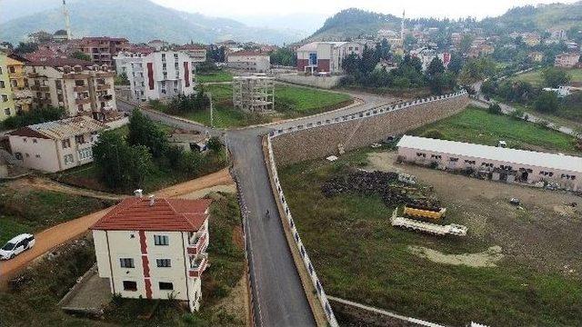 Başiskele’de Asfalt Ve Parke Yol Çalışmaları Devam Ediyor