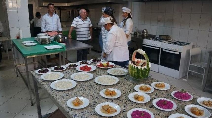 Atso, Aş&ccedil;ı Yardımcılarını Ve Garsonları İş Hayatına Hazırlıyor