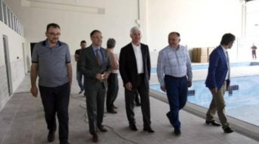 Yarı Olimpik Y&uuml;zme Havuzunda Geri Sayım