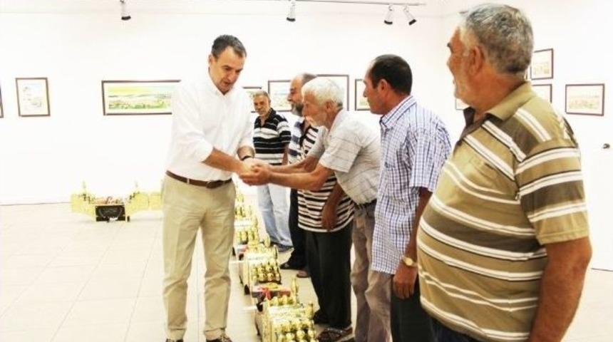 Ayvalık&rsquo;ta Ayakkabı Boyacıları Yeni Sandıklarına Kavuştu