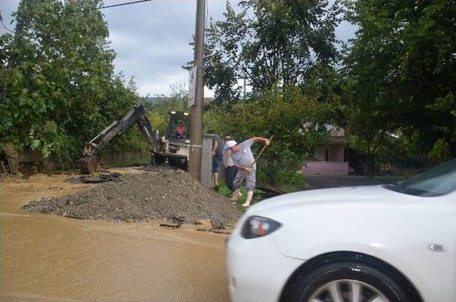 Sapanca’da Yağan Yağmur Taşkınlara Sebep Oldu