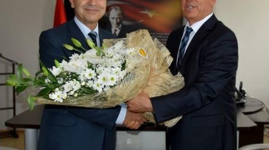 Tıp Fak&uuml;ltesi Dekanı Prof. Dr. Ayhan Dağdemir Oldu