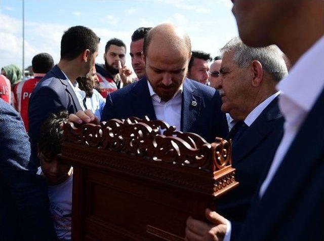 Bilal Erdoğan’dan Onikişubat Belediyesi Standına Ziyaret