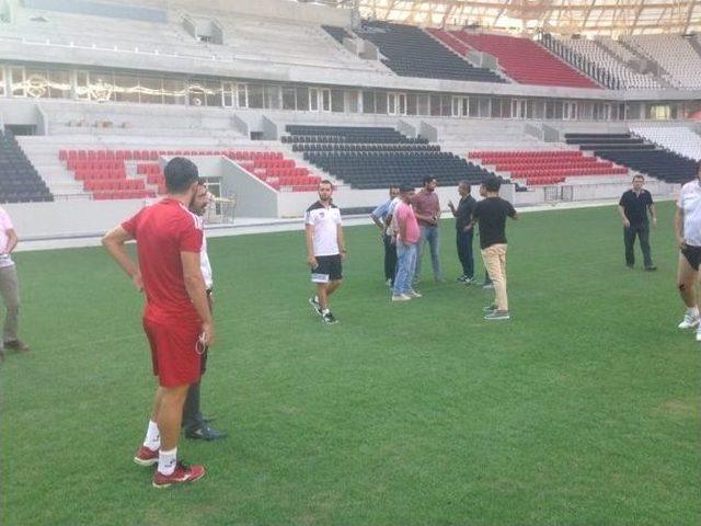 Gaziantepsporlu Futbolcular Gap Arena’yı Gezdi