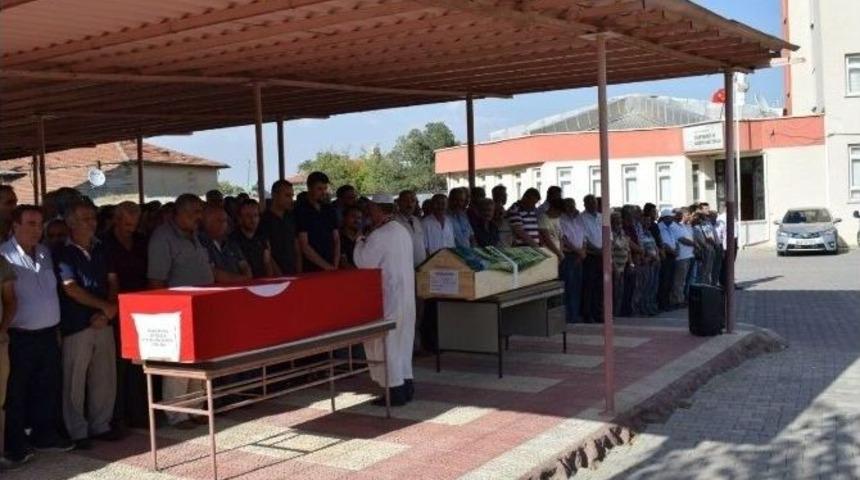 Kazada &Ouml;len &Ccedil;ift Toprağa Toprağa Verildi