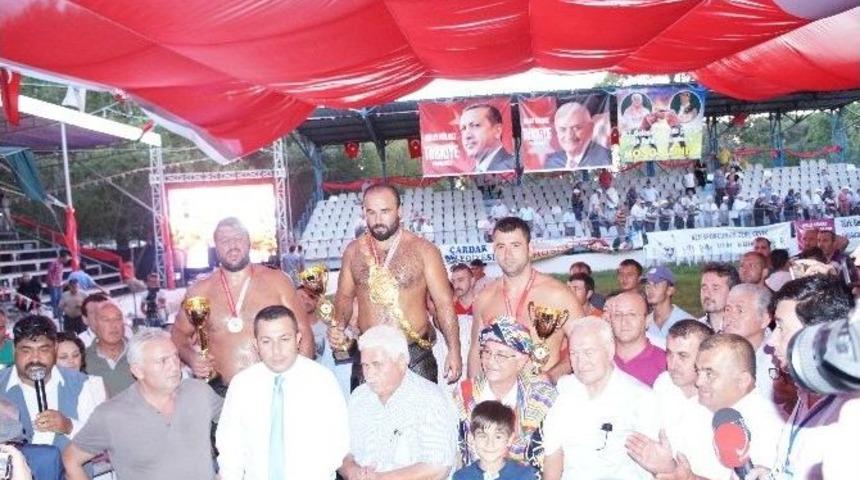 Tarihi &Ccedil;ardak Yağlı G&uuml;reşleri Başpehlivanı Orhan Okulu Oldu