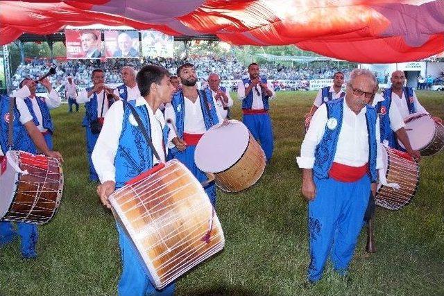 Tarihi Çardak Yağlı Güreşleri Başpehlivanı Orhan Okulu Oldu