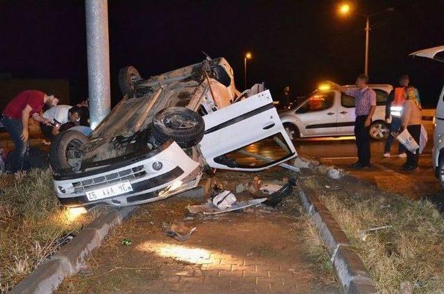 Şehit Cenazesine Giden Aile Trafik Kazası Geçirdi: 5 Yaralı