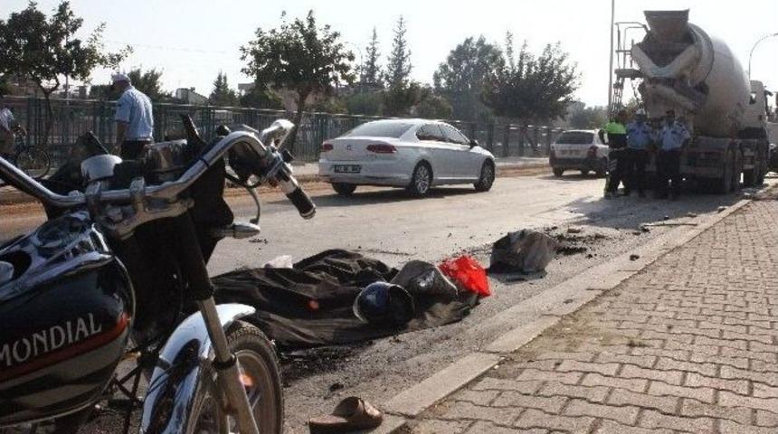 Alışverişten D&ouml;nerken Beton Mikserine &Ccedil;arptılar: 1 &Ouml;l&uuml;