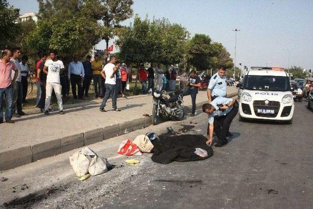 Alışverişten Dönerken Beton Mikserine Çarptılar: 1 Ölü