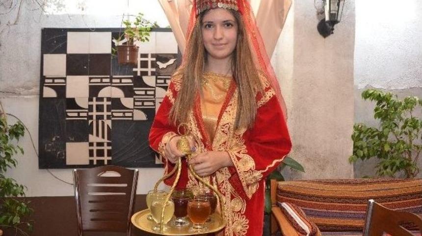 Osmanlı D&ouml;neminin Vazge&ccedil;ilmezi Şerbetler, Tarihi İl&ccedil;ede Yaşatılıyor