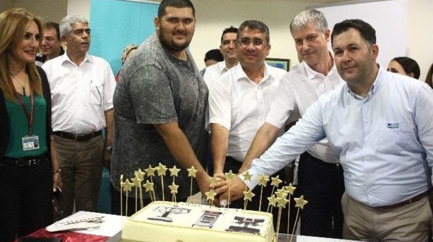 Adana&rsquo;da 200&rsquo;&uuml;nc&uuml; Robotik Cerrahi Vakası Pastayla Kutlandı