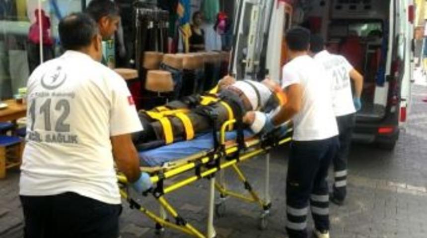 Yolda Y&uuml;r&uuml;rken D&uuml;şen Yaşlı Adam Yaralandı