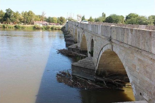 Edirne’de, Nehir Debileri Yükseldi, Kum Adacıkları Gözden Kayboldu