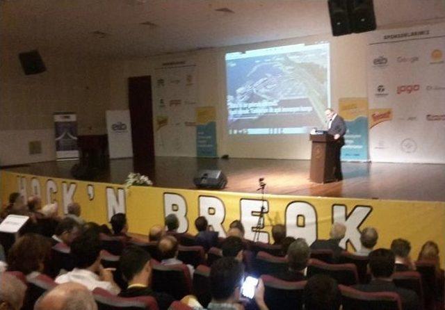 Bakan &Ouml;zl&uuml;, T&uuml;rkiye&rsquo;nin İlk A&ccedil;ık İnovasyon Kampında 1