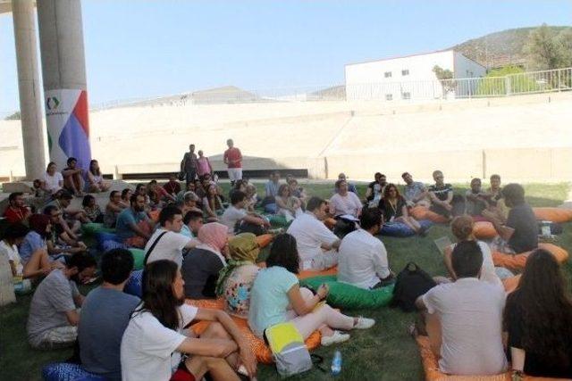 Bakan &Ouml;zl&uuml;, T&uuml;rkiye&rsquo;nin İlk A&ccedil;ık İnovasyon Kampında 3