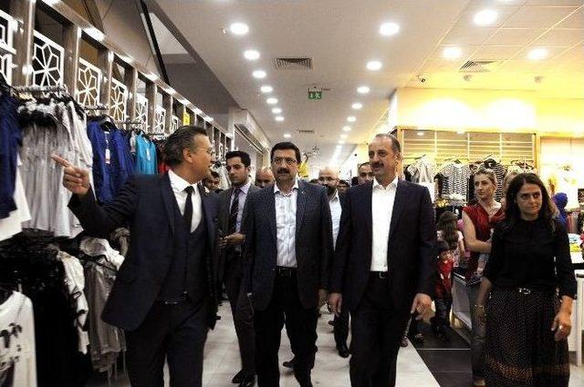 Mamak’ta Akbaba Moda Plaza Ve Sosyete Pazarı Açıldı