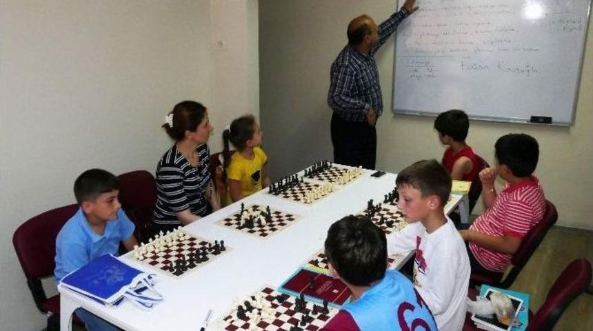 B&uuml;y&uuml;kşehir Belediyesi&rsquo;nin &lsquo;yaz Okulu&rsquo;ndan Bin 200 &Ouml;ğrenci Yararlandı