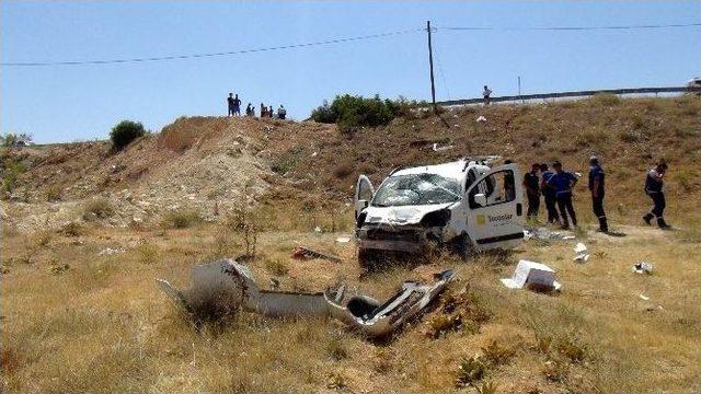 Gaziantep’te Otomobil Şarampole Uçtu: 2 Yaralı