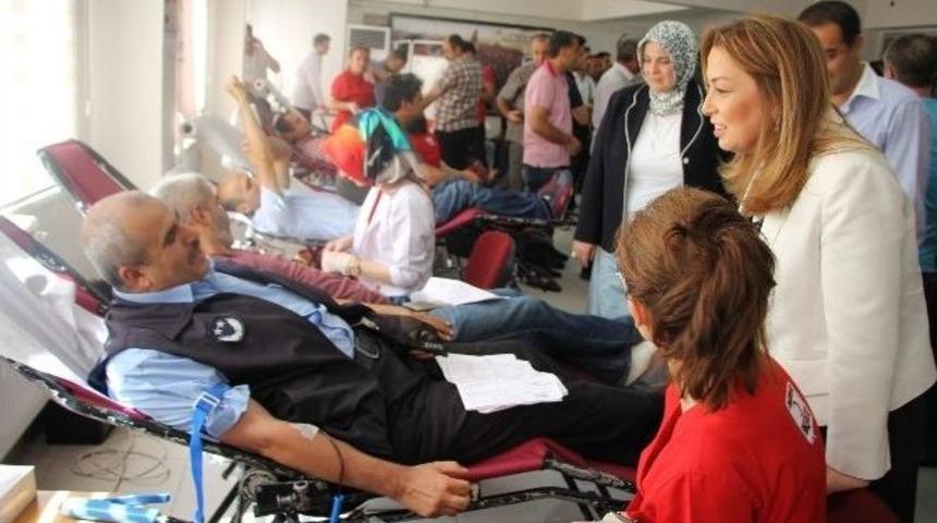 Ak Parti&rsquo;den Kan Bağışı Kampanyası