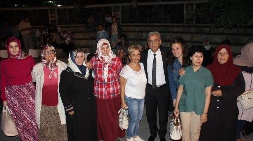 Y&ouml;resel Yemek Yarışmasında Misafirler Yeni Tatlarla Tanıştı