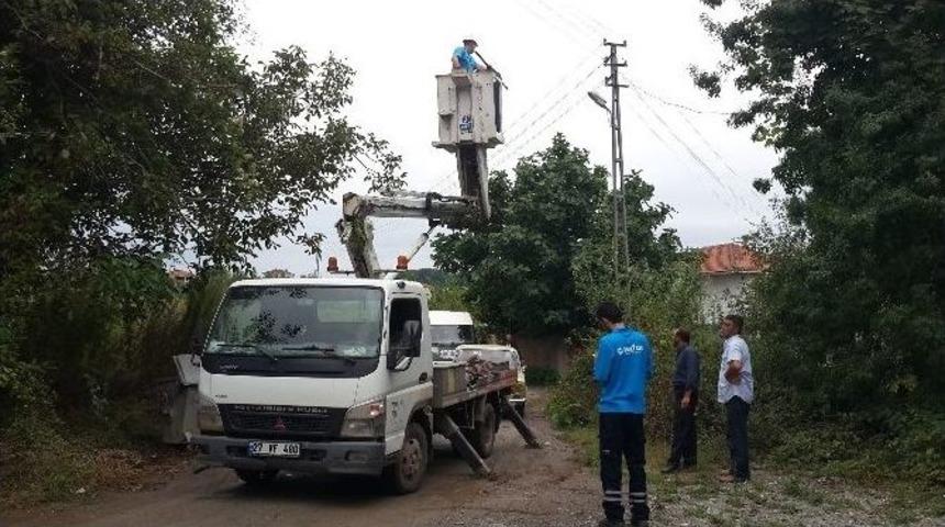 Otomobil Elektrik Direğine &Ccedil;arptı