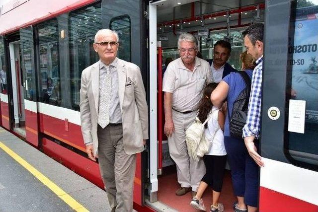 Başkan Yılmaz, Tramvayda Samsunlulara Yol Arkadaşlığı Yaptı